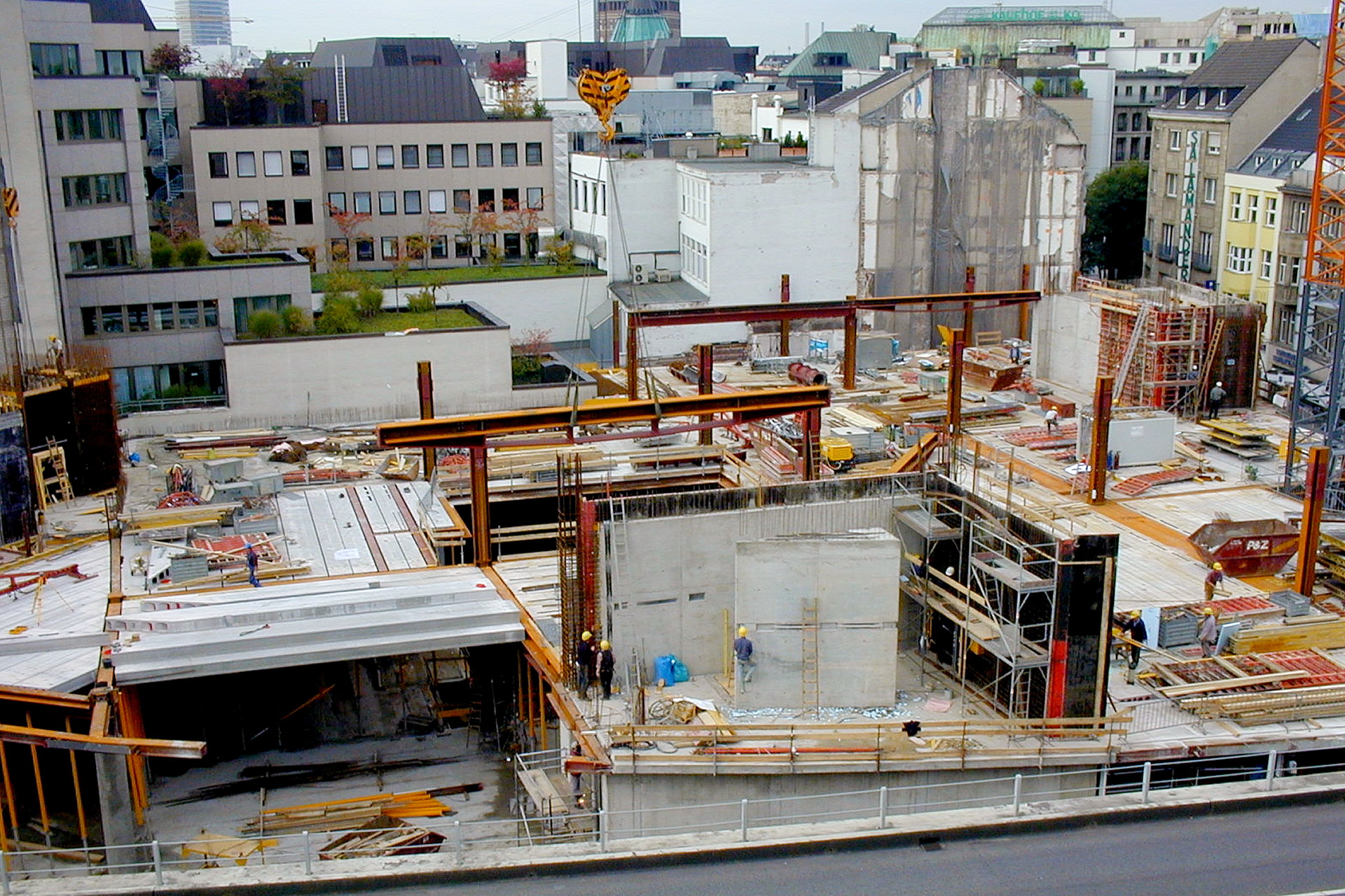 Peek & Cloppenburg in Düsseldorf im Bau mit Draheim Träger von oben